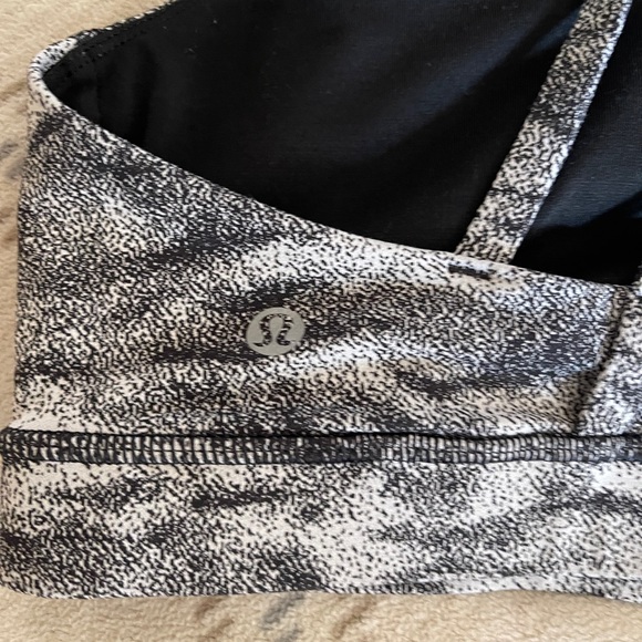 Lululemon Energy Bra Size 10 Power Luxtreme Hazy Days Black White - Picture 6 of 7